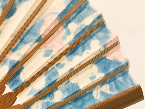 着物扇子　アンティークの絹の着物使用　日本の京都の職人が手仕事で制作　オンリーワン　プレゼントに最適 #30 7枚目の画像