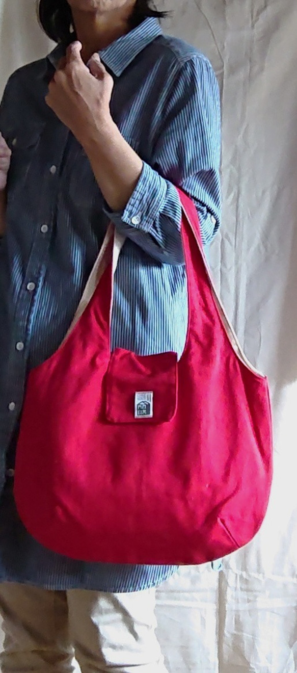 帆布のふっくら軽やかふた付きショルダーバッグ　11号帆布（赤） 4枚目の画像