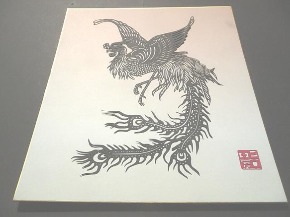 切り絵「鳳凰」　カラー色紙　朱白ぼかし 2枚目の画像