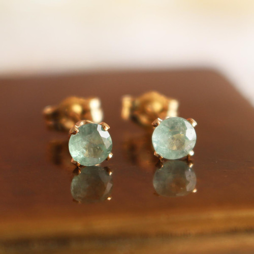 グリーンカイヤナイト＜宝石質AAA＞のスタッドピアス（K14GF） ピアス