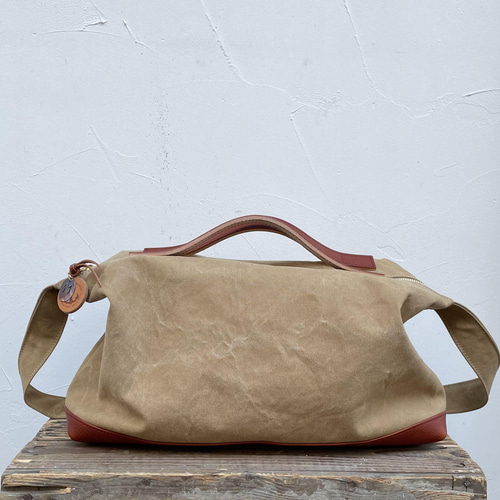 nomad：タン（タンニン染め帆布×イタリアンレザーショルダー