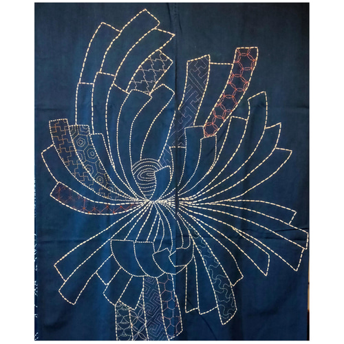 ■送料無料■ 藍染　暖簾　折鶴　抱き菊の葉紋　明治時代　和骨董 □送料無料□ 藍染 暖簾 折鶴 抱き菊の葉紋 明治時代 和骨董