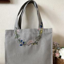 オリーブの手刺繍トートバッグ トートバッグ Petit truc プティ