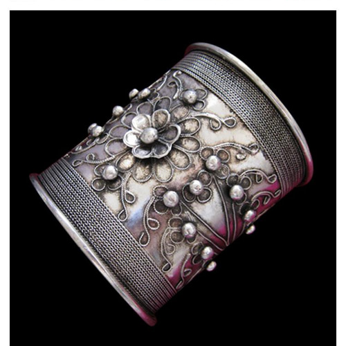 Old tribal silver 花鳥カービングバングル 純銀苗族 伝統工芸品 Old tribal silver 花鳥カービングバングル 純銀苗族 伝統工芸品 Old