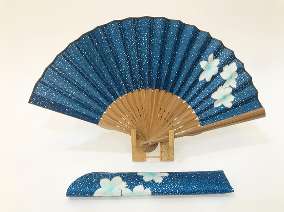 着物扇子　アンティークの絹の着物使用　日本の京都の職人が手仕事で制作　オンリーワン　プレゼントに最適 #34 1枚目の画像