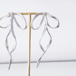 Silver Ribbon Long Earrings 4枚目の画像