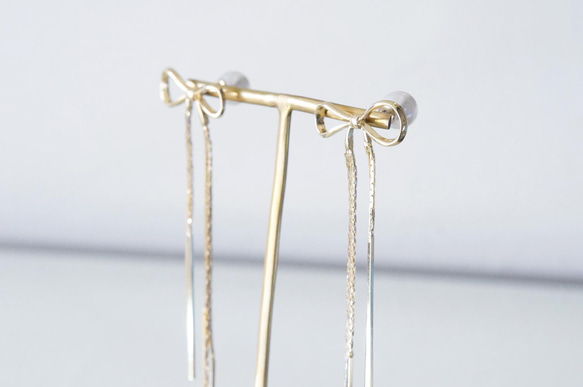 Gold Ribbon Long Chain Earrings 4枚目の画像