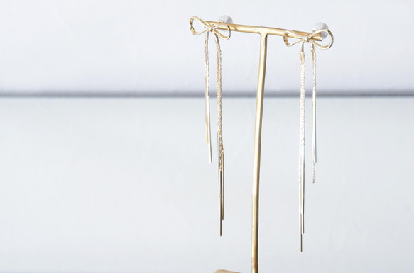 Gold Ribbon Long Chain Earrings 5枚目の画像