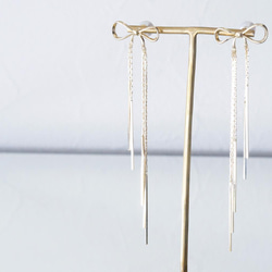 Gold Ribbon Long Chain Earrings 1枚目の画像