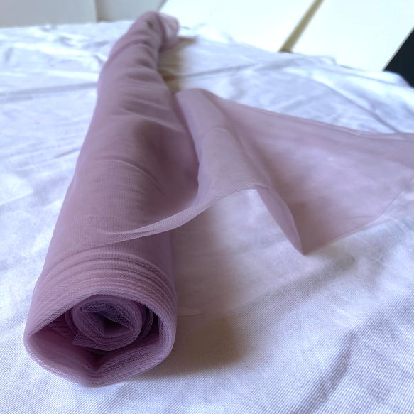 【幅広150cm】ソフトチュール生地 くすみパープル｜なめらかでやわらかなチュール／ウェディング・背景布・衣装づくり 5枚目の画像