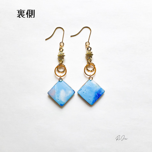 SALE】パールチャームとフルイドアートピアス/イヤリング【水色×ブルー