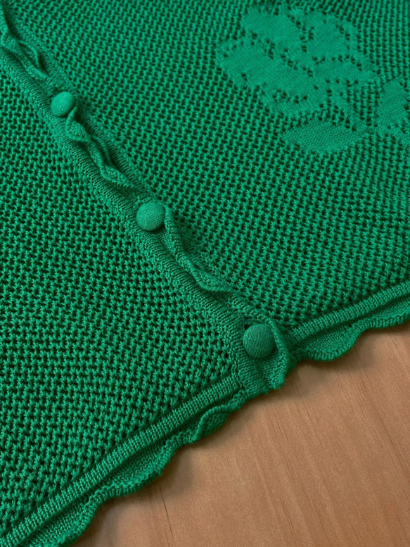 綠色V領鏤空針織開衫|針織衫|外套|春款|Sora-900 第14張的照片