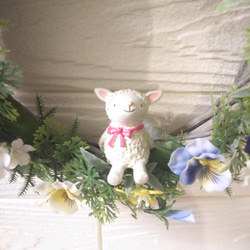 パンジー と 小花 の グリーンリース ヒツジ 3枚目の画像
