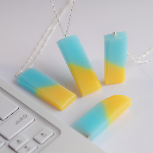 ウクライナカラーのペンダント(チャーム)&USBメモリ【Надія(ナディーヤ)】3/10売上金全額寄付完了しました 1枚目の画像