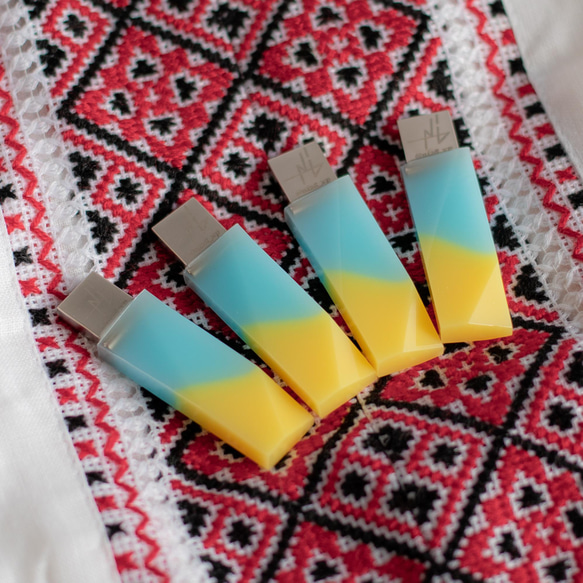 ウクライナカラーのペンダント(チャーム)&USBメモリ【Надія(ナディーヤ)】3/10売上金全額寄付完了しました 13枚目の画像