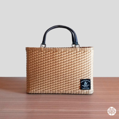 A4大きめかごバッグyoko（クラフト×ブラック）内ポケット・底鋲つき