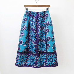【晴れやかブルー2024】アフリカ布のギャザースカート（カンガスカート）鮮やかな色彩 サッシュベルト付き 6枚目の画像