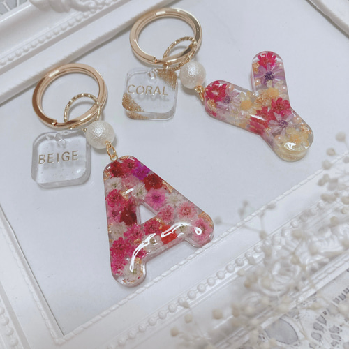 新商品‼︎ イニシャルチャーム 可愛い レジンチャーム キーホルダー