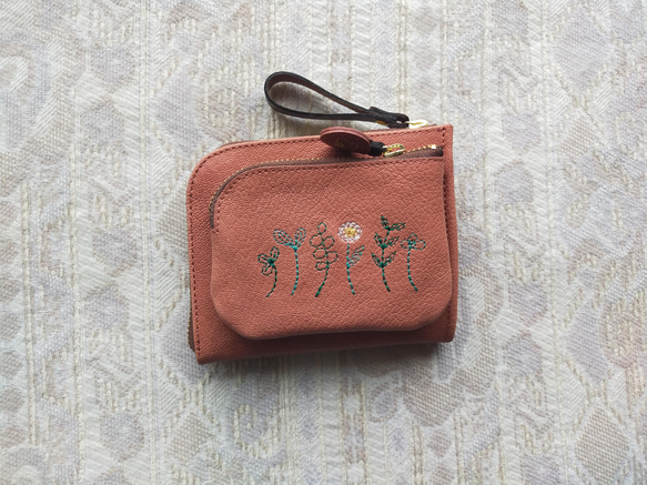 刺繡皮革錢包“GARDEN”BrownPink（山羊皮）雙折錢包☆L形拉鍊緊湊☆ 第2張的照片