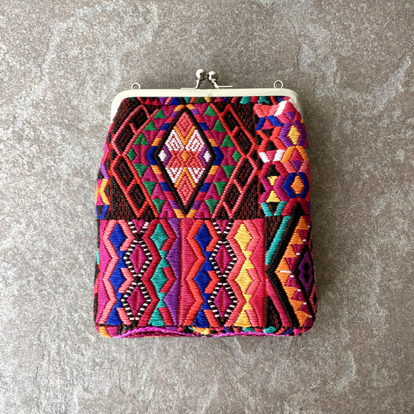 Guatemalan Huipil × Leather Mini Bag／グアテマラ 刺繍 レザー がま口バッグ 3枚目の画像