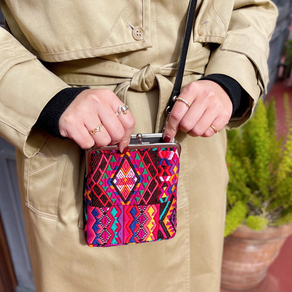 Guatemalan Huipil × Leather Mini Bag／グアテマラ 刺繍 レザー がま口バッグ 2枚目の画像