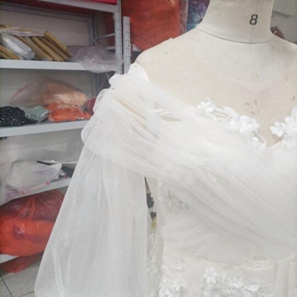 高品質！  ウエディングドレス 上品透け袖  3D立体レース刺繍  ロングトレーン プリンセスライン  花嫁/ /2次会 9枚目の画像