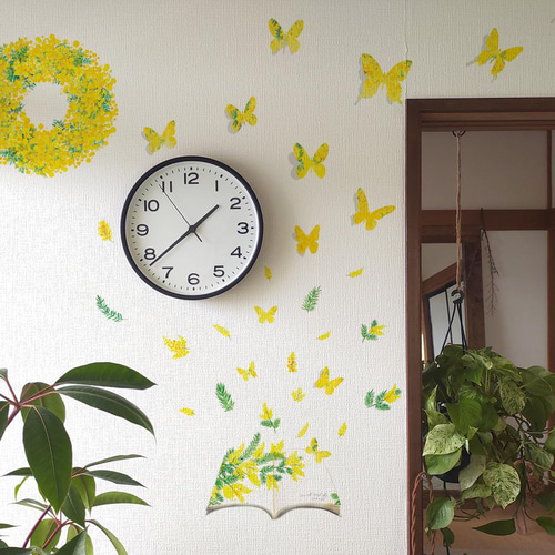 花リースとウォールデコ蝶々