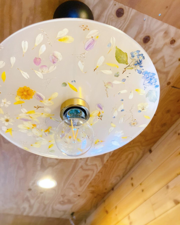 花モチーフ ランプシェード二つあります。まとめて購入はお幅値下げし