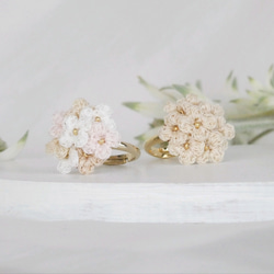 淡色ナチュラル＞編み花ブーケのピアス・イヤリング イヤリング