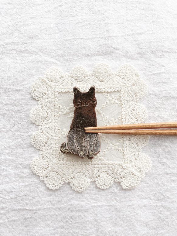 ちょこんと猫の箸置き(にんまり猫ちゃん) 1枚目の画像