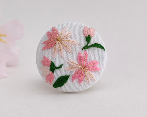 【専用】ハンドメイド　刺繍ブローチ　ヘアゴム 0ea601ee460a07bbd3fd95becf1dd0