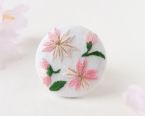 【専用】ハンドメイド　刺繍ブローチ　ヘアゴム ハンドメイド☺︎刺繍☺︎ヘアゴム.ブローチ.マグネット019 - メルカリ