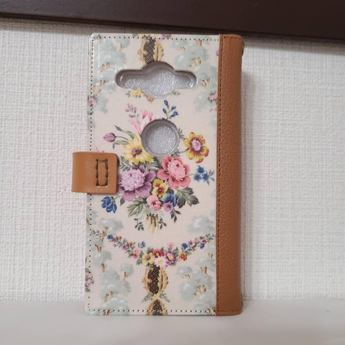 【ご参考:1枚掲載中】掲載生地で作製可能です。スマホケース 1枚掲載中】※掲載生地でも作製可能です。北欧風 猫柄 手帳型