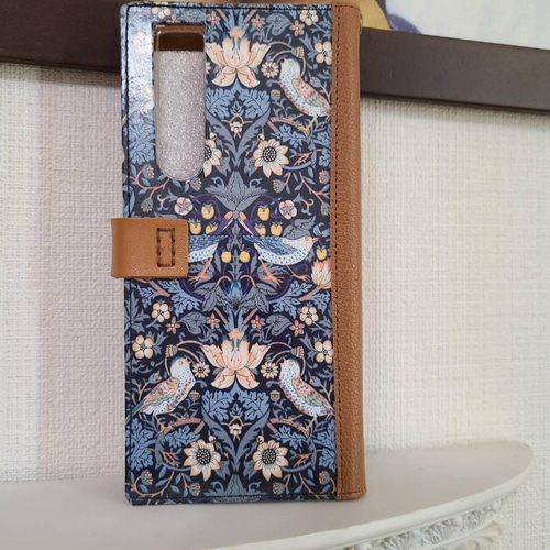 【ご参考:2枚掲載中】掲載生地で作製可。Tildaティルダ (北欧)スマホケース ティルダ Tilda (北欧) “オリエンタルバード” 手帳型
