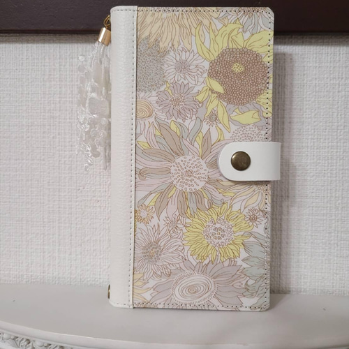 【ご参考:1枚掲載中】掲載生地で作製可能です。スマホケース 1枚掲載中】※掲載生地でも作製可能です。北欧風 猫柄 手帳型