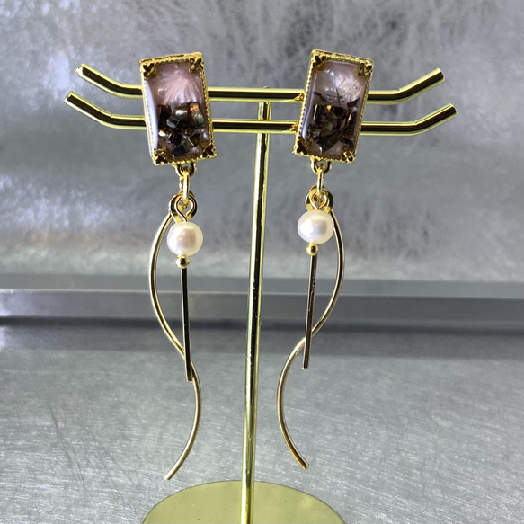 チベット赤玉とクチ族のチャームのピアス。 ❀Angel ハンドメイド