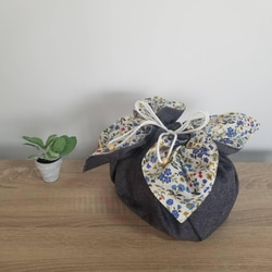 【作り方キット】青麻と小花　Bento cloth 'n' bag ～紐を引っ張るとお弁当袋になるランチクロス～ 4枚目の画像