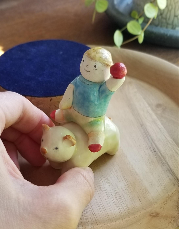 陶の五月人形A（男の子とクマ）Japanese boy figurines 4枚目の画像