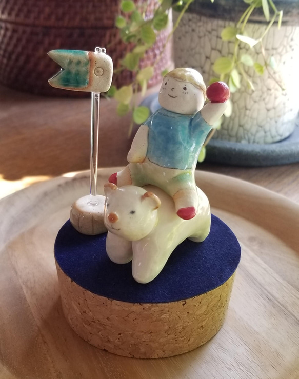 陶の五月人形A（男の子とクマ）Japanese boy figurines 2枚目の画像