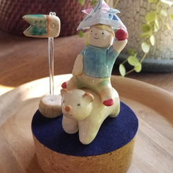 陶の五月人形A（男の子とクマ）Japanese boy figurines 1枚目の画像