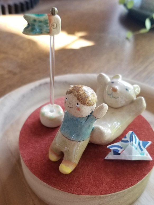 陶の五月人形B（男の子とクマ）Japanese boy figurines 2枚目の画像