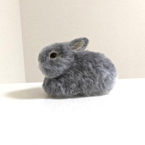 香箱座りのネザーランドドワーフ（うさぎ）グレー 植毛 羊毛フェルト