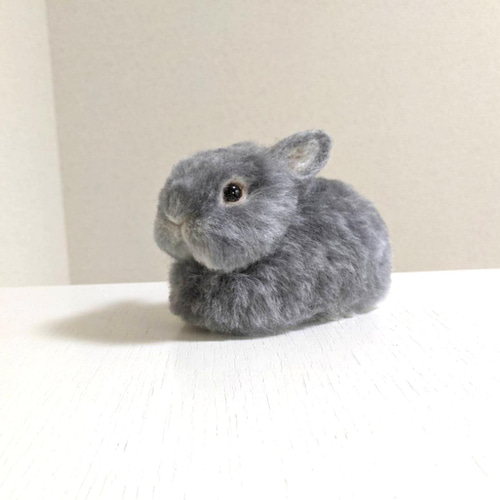 香箱座りのネザーランドドワーフ（うさぎ）グレー 植毛 羊毛