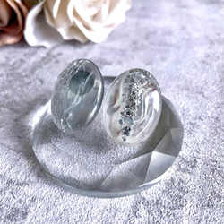 glass oval nuance sheer silver blue Earrings 6枚目の画像