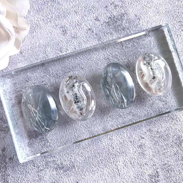 glass oval nuance sheer silver blue Earrings 7枚目の画像