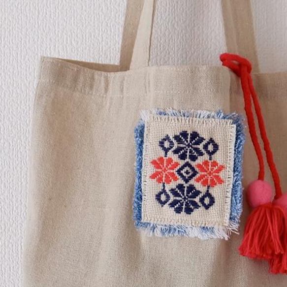 タッセル付きこぎん刺しのエコバッグ☺︎梅の花紅【こぎん刺し刺繍】コットンバック☺︎トートバッグ⌘受注製作⌘ 4枚目の画像