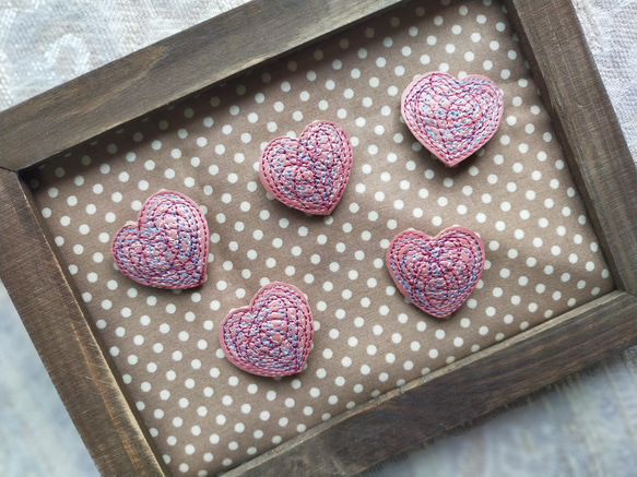 皮革刺繡胸針【Heart❦】（光面大腿色） 第3張的照片