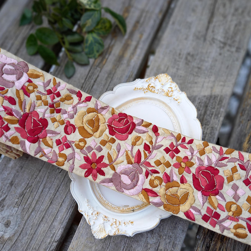 刺繍リボン　チロリアンテープ　バラ　ヴィンテージ　フラメンコ　ピアス　イヤリング インド刺繍リボンno.134 (25cm・ローズ・バラ・薔薇・アイボリー