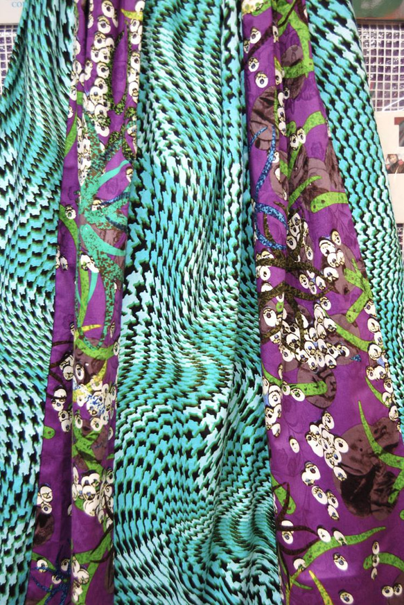 パープル×グリーン　総柄ミックス　フレアロングスカート 5枚目の画像
