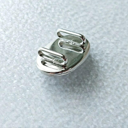 No.141 黒の帯留め 天然石(ブラックルチルクォーツ、ヘマタイト)使用